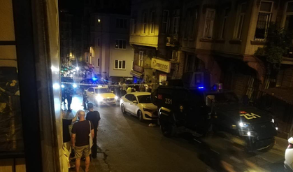 Beyoğlu'nda patlayıcı bırakılan sokaktaki bina, araç ve iş yerlerinde hasar oluştu
