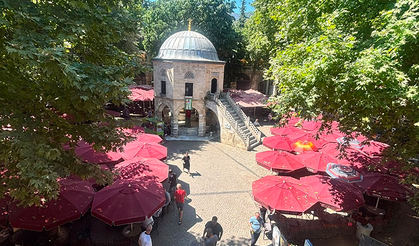 530 yıllık tarihi Kozahan'da masa sandalyeler yeniden açıldı
