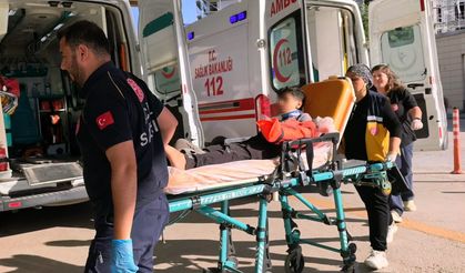 Ailesinin anahtarı unuttuğu çocuk, eve girmek için tırmandığı 2'nci kat balkonundan düşerek yaralandı