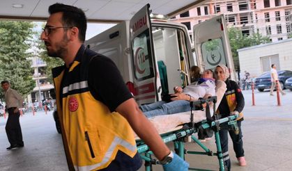 İki otomobil çarpıştı, 4 kişi yaralandı: