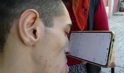 Engelleri burnuyla aştı: Telefonuyla hayata tutundu