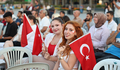 Osmangazi Meydanı’nda Filenin Sultanları coşkusu