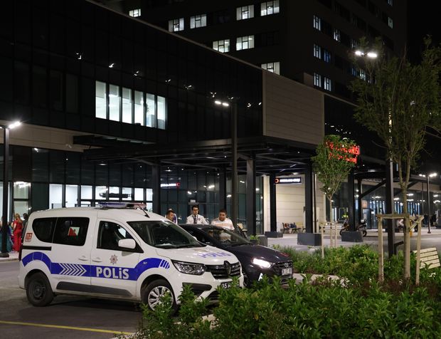 İzmir Şehir Hastanesi'nde “katliam yapacağım" dedi, doktor ve sağlık çalışanları kendilerini odaya kilitledi