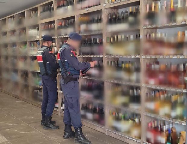 Bursa'da jandarmadan kaçak alkol uygulaması