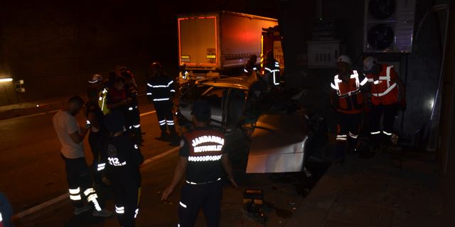 Tünelde yolcu otobüsü ile otomobil çarpıştı: 2 ölü, 1 yaralı!