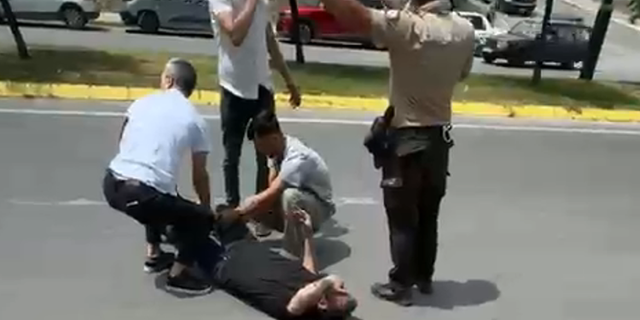 Adliye önünde tabanca ile vuruldu