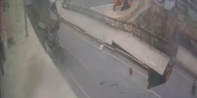 Rize’de yolun çökme anı kamerada