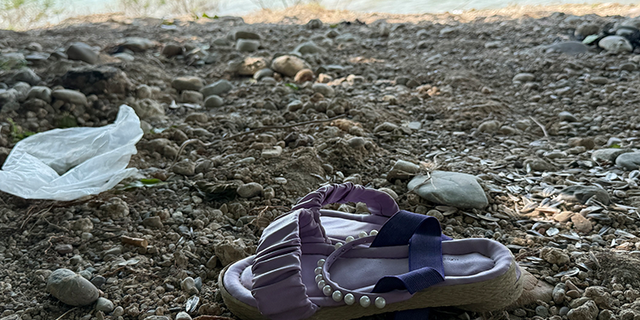 Çocuğunun terliğini almak için suya girdi, boğulup hayatını kaybetti