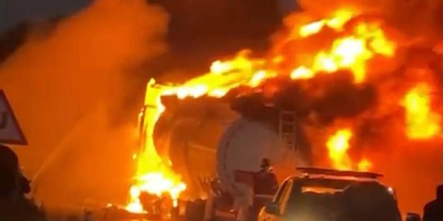 Seyir halindeki yakıt tankerinde yangın çıktı, alevler ormana sıçradı