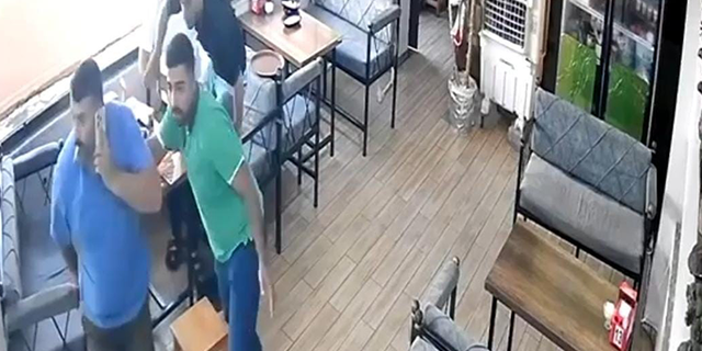 Depremde terliğini bırakıp çorapla kaçtı