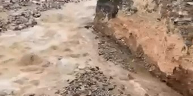 Derede heyelan anı kamerada