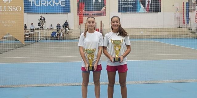 Osmangazi Belediyespor’dan kortta çifte gurur