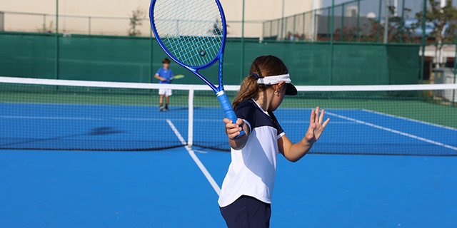 Cumhuriyet coşkusu tenis kortlarına taşındı