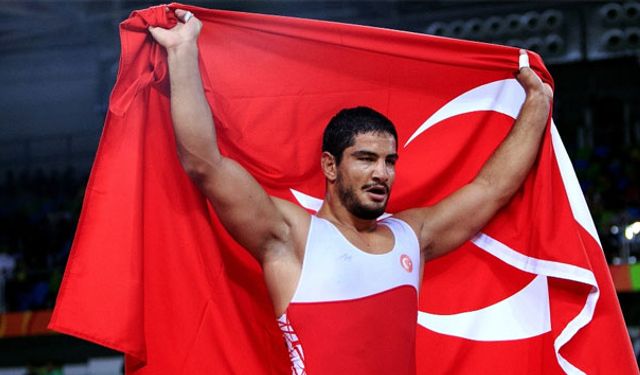 Milli güreşçi Taha Akgül 10. kez Avrupa şampiyonu oldu