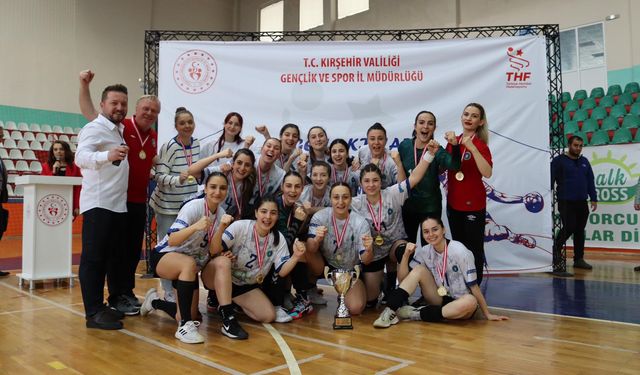 Bursa Büyükşehir Belediyesporlu hentbolcular Türkiye şampiyonu oldu