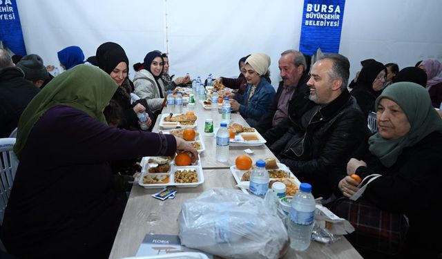 Alinur Aktaş Emirsultan'da iftar yaptı