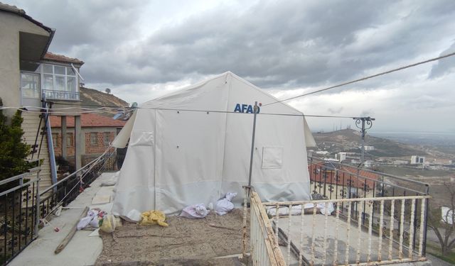 Malatya'da Karacan çifti dama çadır kurdu