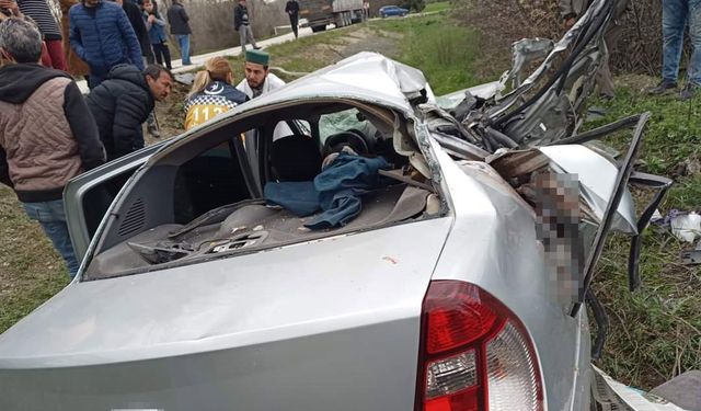 Bolu Göynük ilçesinde kaza! Otomobil tır ile çarpıştı: 2 ölü, 1 yaralı