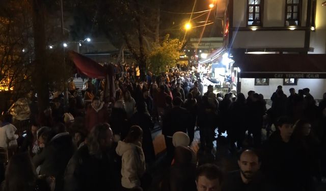 Bursa’nın Tarihi Abdal Meydanı'nda simit ve pide izdihamı