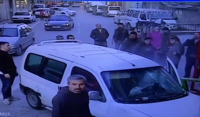 Bursa'da kaza: Dalgın sürücü markete daldı