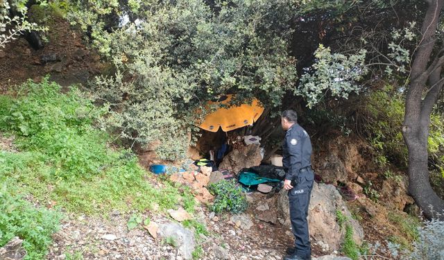 Antalya Konyaaltı Beach Park içerisinde Mustafa Altıntaş isimli şahsın cansız bedeni bulundu