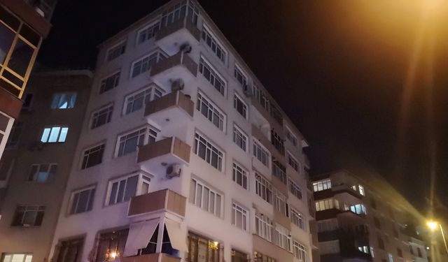 İstanbul Bahçelievler ilçesinde kolonlarından ses gelen 46 yıllık bina tahliye edildi