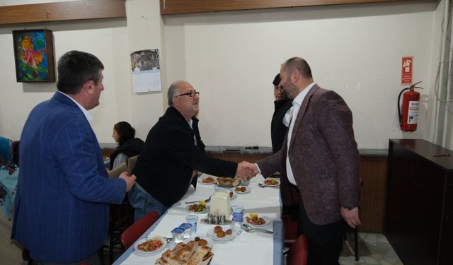 Orhaneli Belediye Başkanı Ali Aykurt, depremzedelerle iftar yaptı