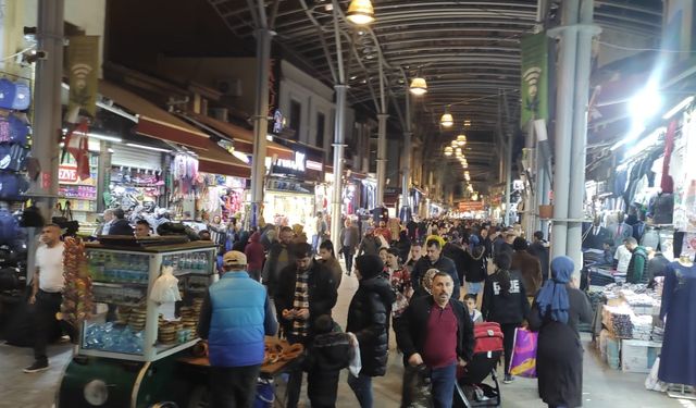Bursa Kapalı Çarşı'da Ramazan Bayramı yoğunluğu