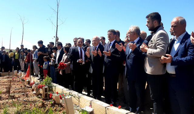 Kılıçdaroğlu'na mezarlıkta tepki gösterilmesinin ardından bir tepki de türbe ziyaretinde geldi