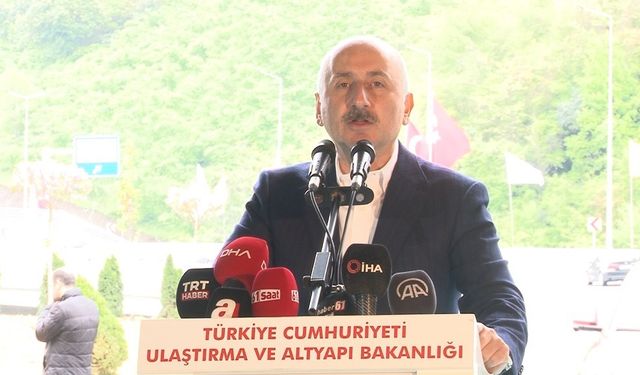 Bakan Karaismailoğlu: "Türkiye'deki 5 bin şantiyede 700 bin çalışma arkadaşımızla ülkemizin geleceği için çalışıyoruz"