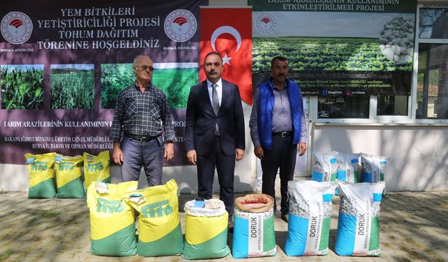 İklim dostu tohumlar Bursa'da çiftçilerle teslim edildi
