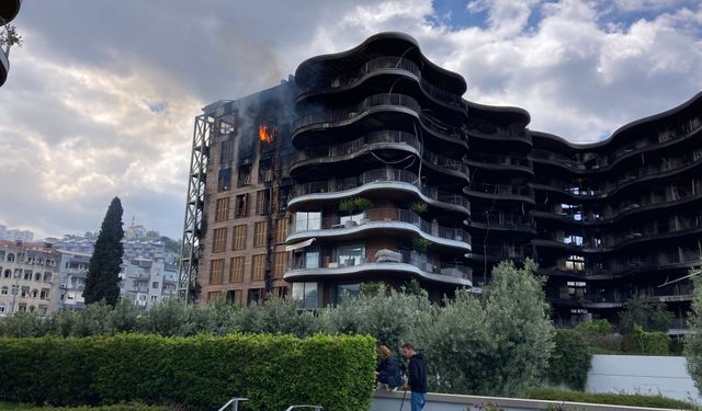İzmir Narlıdere Folkart'ta yeniden yangın paniği!