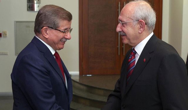Ahmet Davutoğlu, Kılıçdaroğlu'nun kampanyasına bağış yaptı