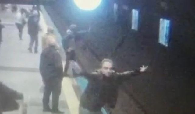 İstanbul'da üniversiteli kız, metronun önüne atladı