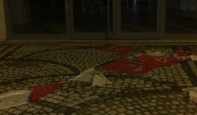 Kaftancıoğlu duyurdu: CHP'nin Ataşehir'deki temsilciliğine silahlı saldırı