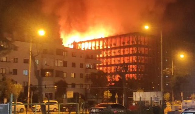 İzmir Narlıdere ilçesindeki FOLKART Sitesi'nde yangın
