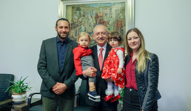 Kılıçdaroğlu, 23 Nisan'da ikiz torunlarıyla buluştu