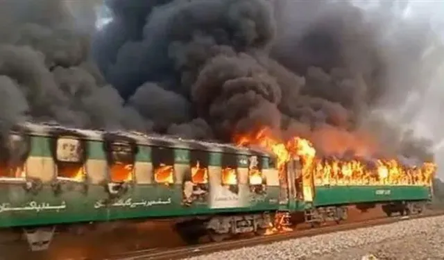 Pakistan’da trende korkunç yangın: 7 ölü