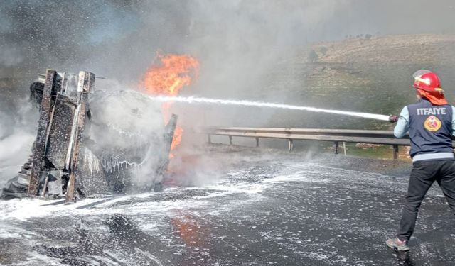 Şırnak'ta akaryakıt tankeriyle kamyonet çarpıştı