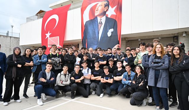Bursa'da okulda elektrikli otomobil üreten liseliler, Togg’la buluştu