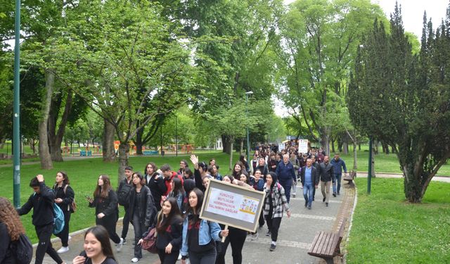 Bursa'da öğrenciler sağlık için yürüdü
