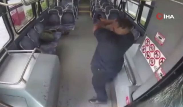 ABD'de otobüs şoförü silahlı yolcuyla çatıştı