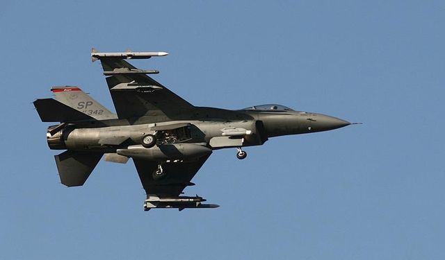 Güney Kore'ye F-16 savaş uçağı düştü