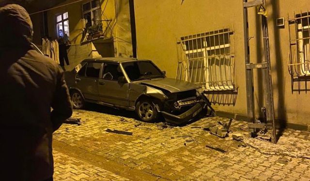 İstanbul’da eski damat kayınpederinin aracını parçaladı