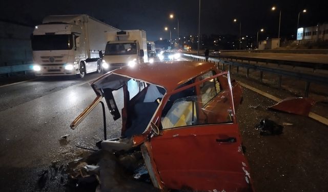 Sultanbeyli'de feci kaza: Araç ikiye bölündü
