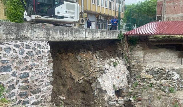 Bursa'da tarihi İznik çini fırınlarının kazı alanında istinat duvarı çöktü