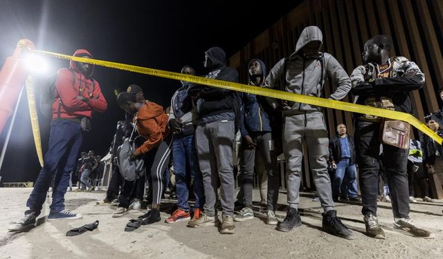 ABD- Meksika sınırına 60 binden fazla göçmen seli