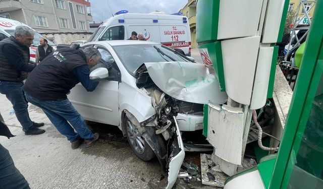 Bursa İznik'te facianın teğet geçtiği kazada 5 kişi yaralandı