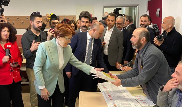 İYİ Parti Genel Başkanı Meral Akşener oyunu Üsküdar'da kullandı