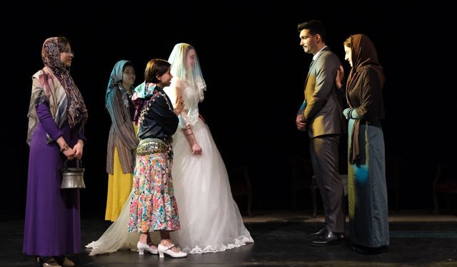 AVP Sahnesi’nde 'Türkmen Düğünü'yle mezuniyet coşkusu